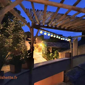  Hébergement de vacances L'exquishette De Lourmarin, Un Nid Sur Les Toits.